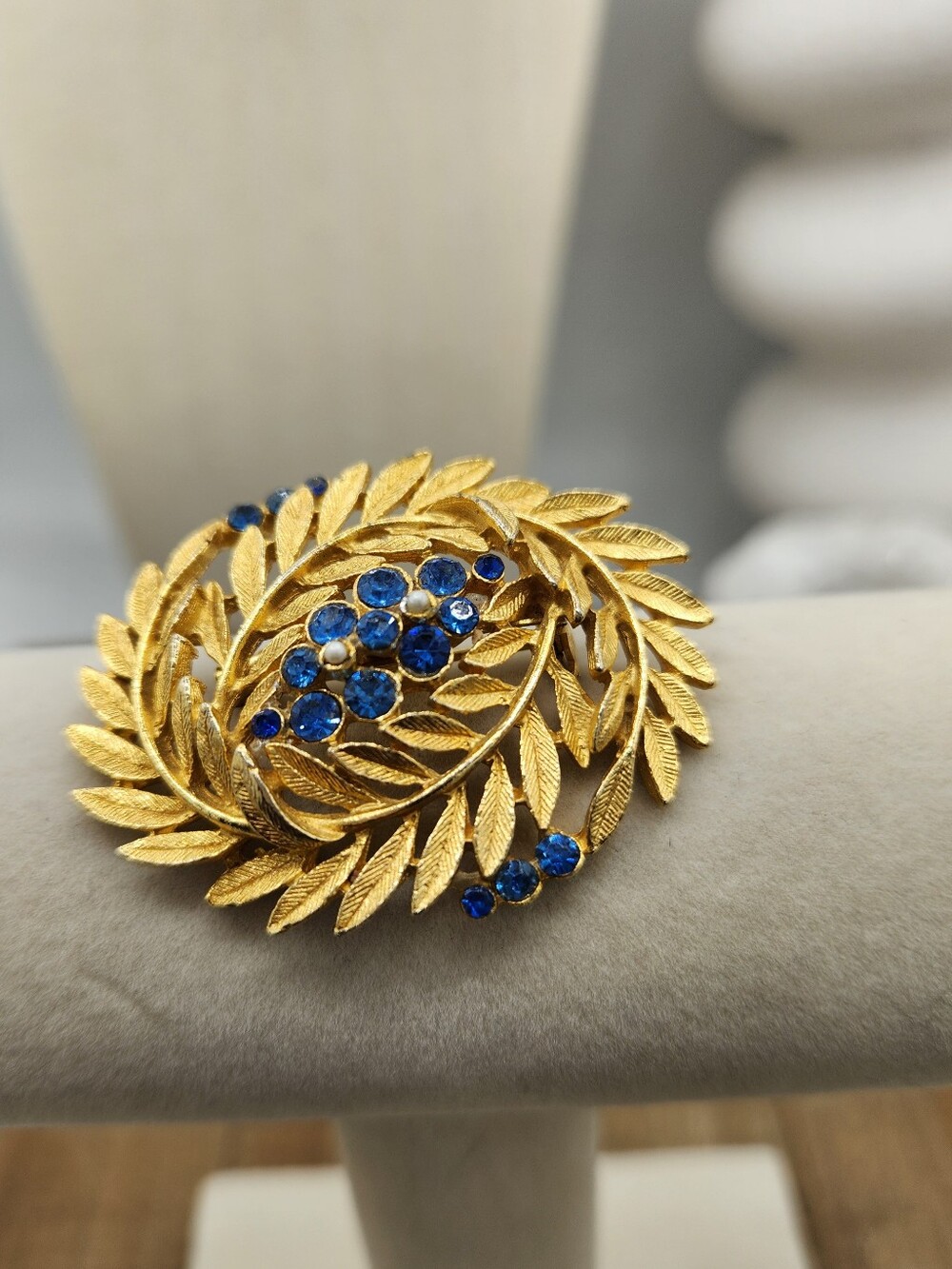 Vintage Goldtone Brooch w/ Cluster of  Blue Crystals •  60s • Decorative Pin